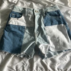 Hollister ultra-rise mom short 3”
